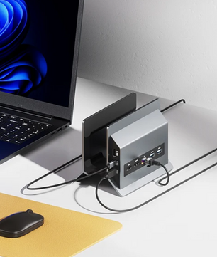 11-in-1 USB-C Docking Station met 2x HDMI 4K – Verticale Laptop Stand met Ethernet en Snellaadfunctie