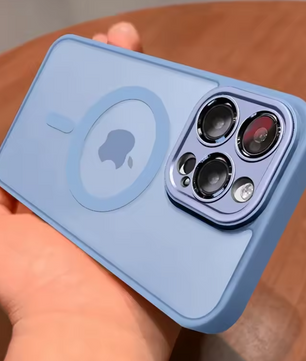 Magnetische Telefoonhoes met Lensbescherming – Matte Transparante Case met Schokabsorptie en Draadloos Opladen