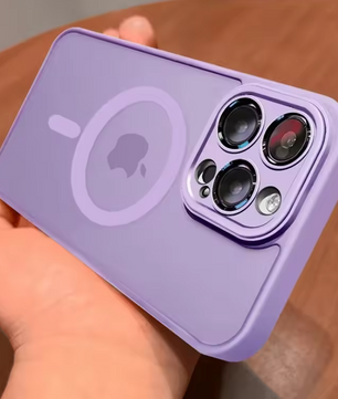 Magnetische Telefoonhoes met Lensbescherming – Matte Transparante Case met Schokabsorptie en Draadloos Opladen