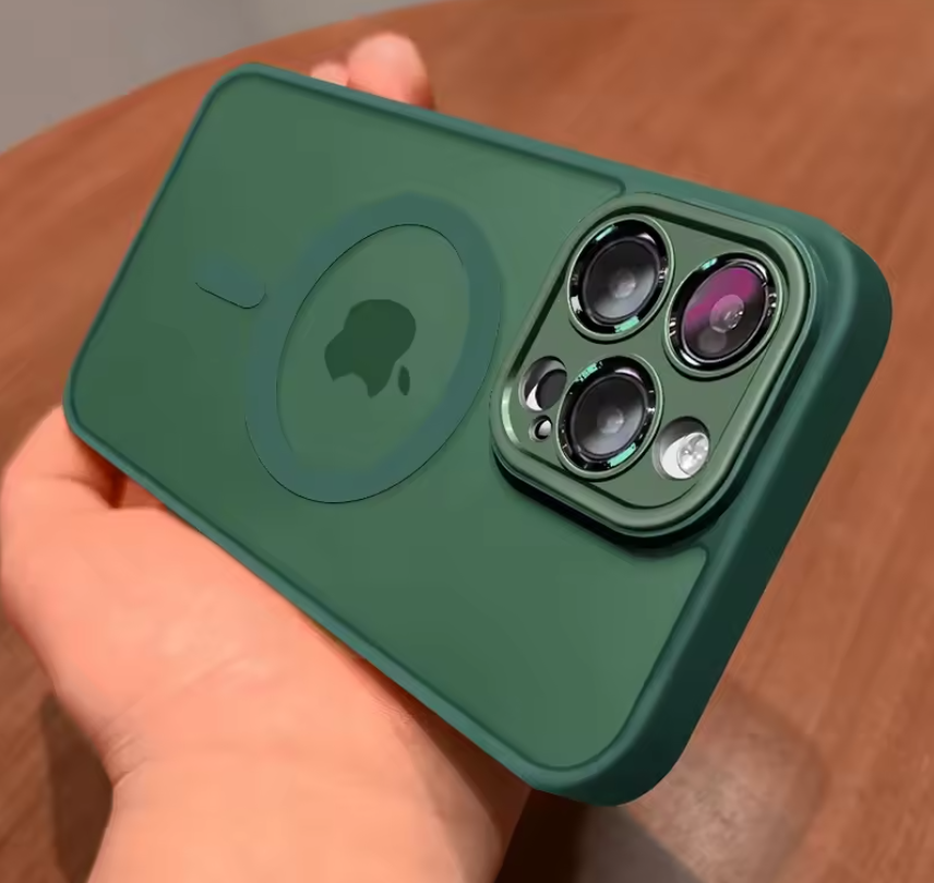 Magnetische Telefoonhoes met Lensbescherming – Matte Transparante Case met Schokabsorptie en Draadloos Opladen
