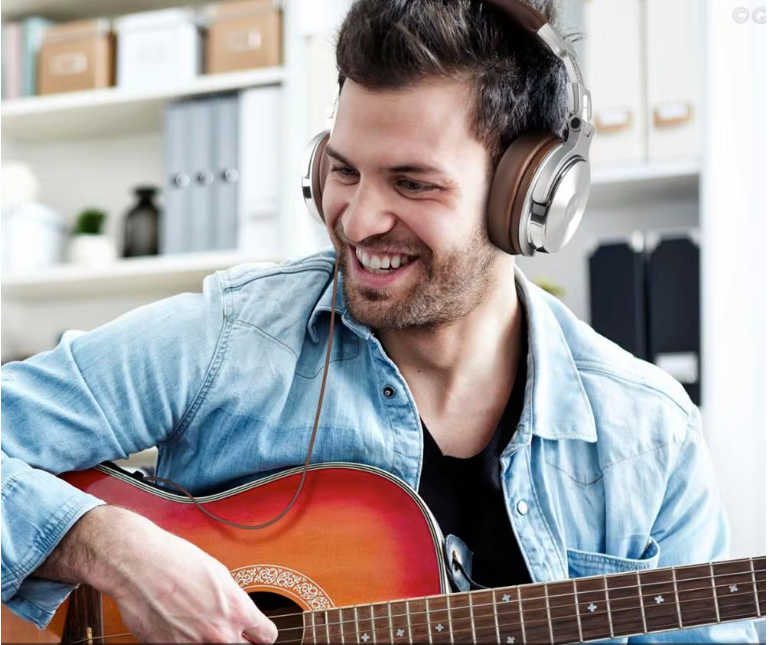 Studio Hoofdtelefoon met Microfoon – Over-Ear, HiFi Geluid en Opvouwbaar Design