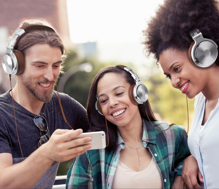 Studio Hoofdtelefoon met Microfoon – Over-Ear, HiFi Geluid en Opvouwbaar Design