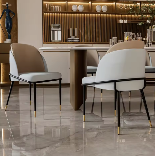 Set van 2 Luxe Gestoffeerde Eetkamerstoelen – Microvezel Siliconenleer – Met IJzeren Poten en Dubbele Rugleuning