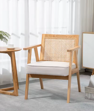 Beige Rotan Fauteuil – Natuurlijke Loungezetel met Linnen Bekleding & Houten Frame
