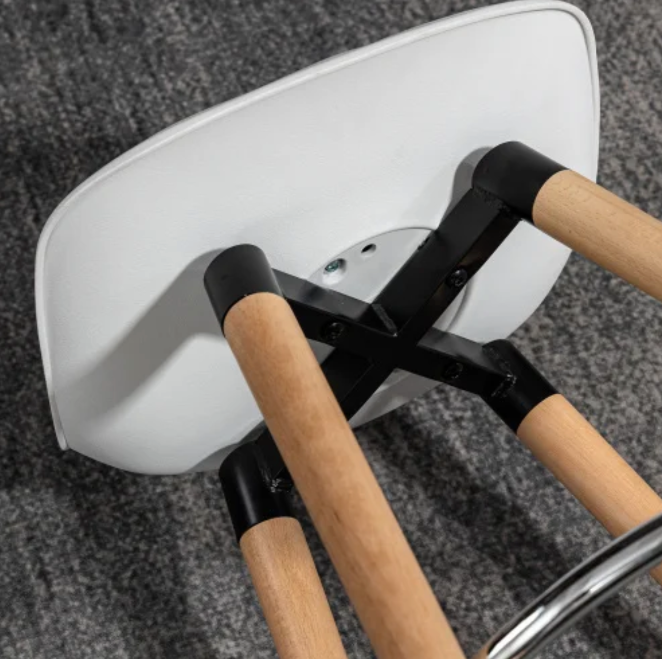Set van 2 Barkrukken met Armleuning – Kunstleer & Houten Poten, Modern Comfort in Scandinavische Stijl