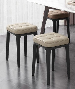 Set van 2 Gestoffeerde Kunstleren Barkrukken – Voor Keukeneiland of Bar – Compact en Comfortabel – Grijs, Oranje of Donker Wit