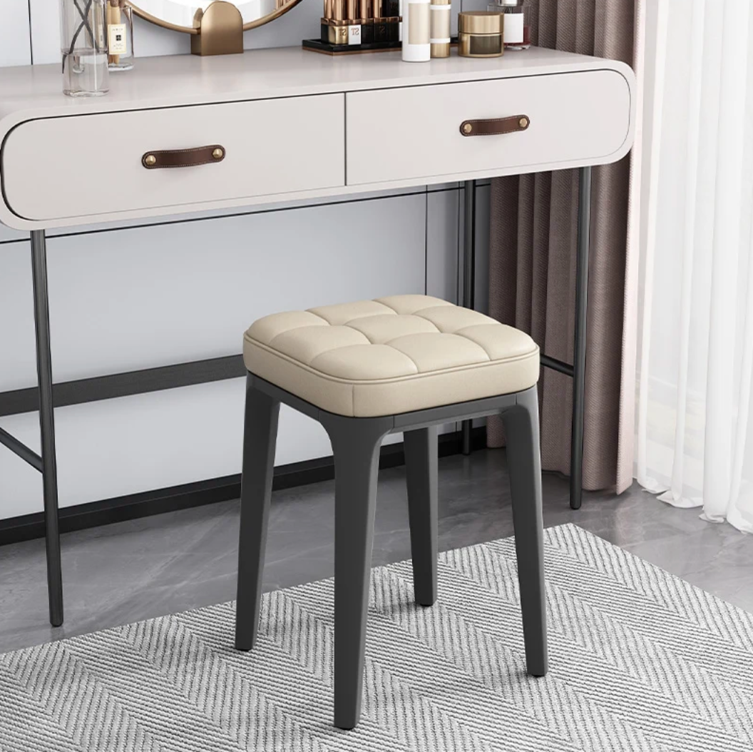 Set van 2 Gestoffeerde Kunstleren Barkrukken – Voor Keukeneiland of Bar – Compact en Comfortabel – Grijs, Oranje of Donker Wit