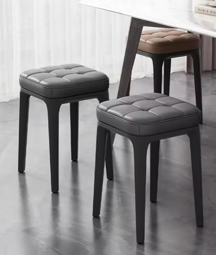 Set van 2 Gestoffeerde Kunstleren Barkrukken – Voor Keukeneiland of Bar – Compact en Comfortabel – Grijs, Oranje of Donker Wit