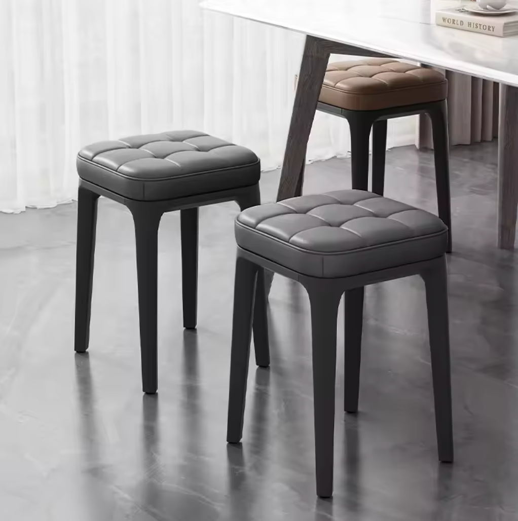 Set van 2 Gestoffeerde Kunstleren Barkrukken – Voor Keukeneiland of Bar – Compact en Comfortabel – Grijs, Oranje of Donker Wit