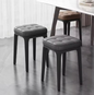 Set van 2 Gestoffeerde Kunstleren Barkrukken – Voor Keukeneiland of Bar – Compact en Comfortabel – Grijs, Oranje of Donker Wit