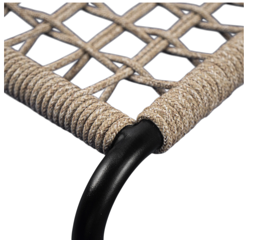 Buitenstoelen & Houten Tafel – Handgevlochten en Duurzaam