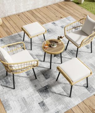 5-delige rotan loungeset met tafel, stoelen en krukken buiten