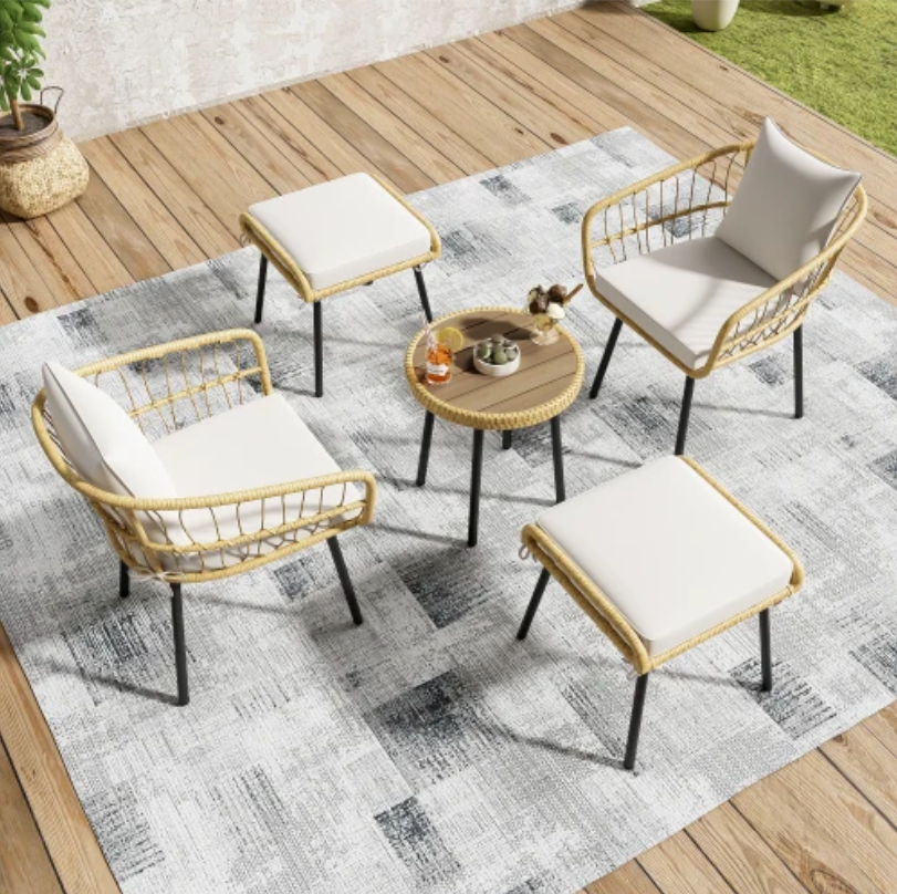 5-delige rotan loungeset met tafel, stoelen en krukken buiten