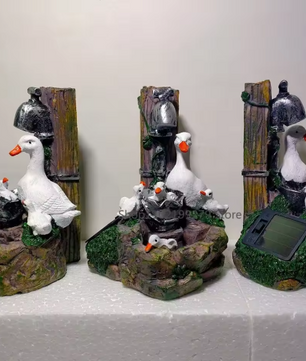 Zonne-energie Tuinfontein met Eend & Eekhoorn – Decoratieve LED Waterval voor Buiten