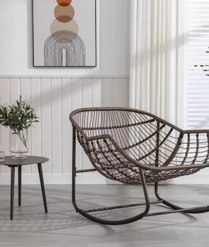 Rotan Schommelstoel met Kussen – Outdoor Fauteuil met Stalen Frame & Witte Bekleding