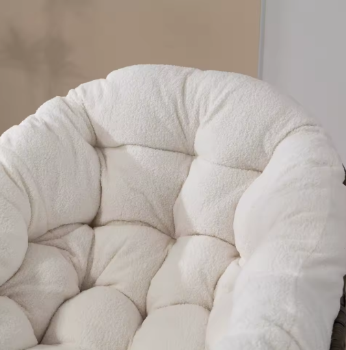 Rotan Schommelstoel met Kussen – Outdoor Fauteuil met Stalen Frame & Witte Bekleding