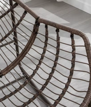 Rotan Schommelstoel met Kussen – Outdoor Fauteuil met Stalen Frame & Witte Bekleding