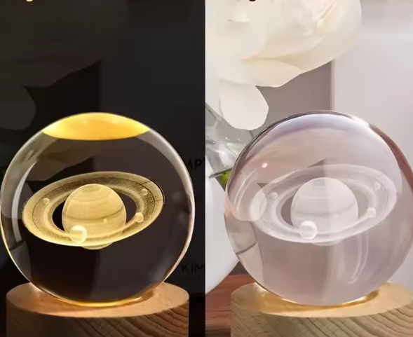 3D Kristallen Bol Nachtlamp – LED Sfeerlamp met Houten Basis & USB-Voeding