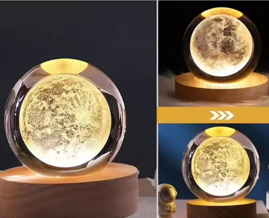 3D Kristallen Bol Nachtlamp – LED Sfeerlamp met Houten Basis & USB-Voeding