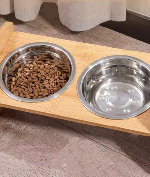 Verhoogde Kattenvoerbak met Bamboe Standaard – Dubbele Roestvrijstalen Kommen, In Hoogte Verstelbaar