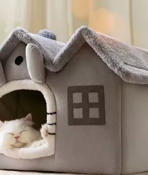 Houten kattenhuis met balkon – 2 verdiepingen voor binnen & buiten