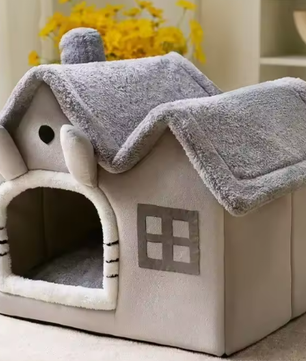Houten kattenhuis met balkon – 2 verdiepingen voor binnen & buiten
