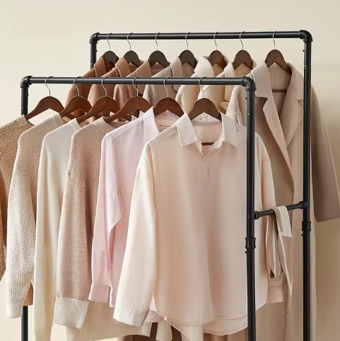 Industriële Jurkenstandaard op Wielen – Met Jurkstangen en Plank