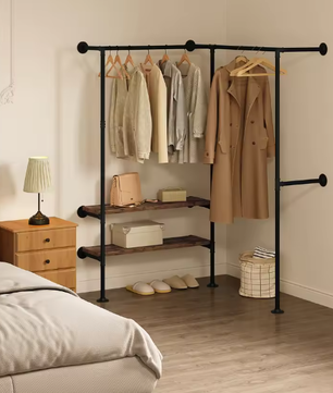 Industriële Wandkast met Kledingrek en 2 Planken – Hoekkledingkast van Staal en Hout (130,5×187×130,5 cm)