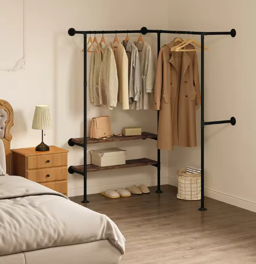 Industriële Wandkast met Kledingrek en 2 Planken – Hoekkledingkast van Staal en Hout (130,5×187×130,5 cm)