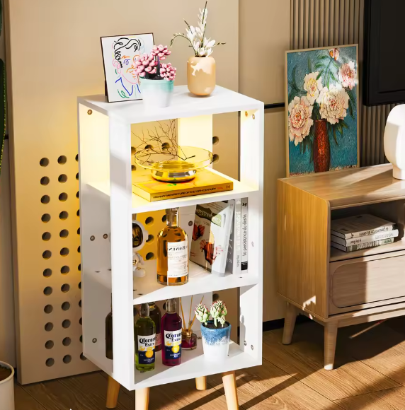 Moderne 4-laags Boekenplank en Nachtkastje – Open Plank Organizer met Lades, Gouden Handgrepen, Lichtstrip en Stopcontact voor Compacte Ruimtes