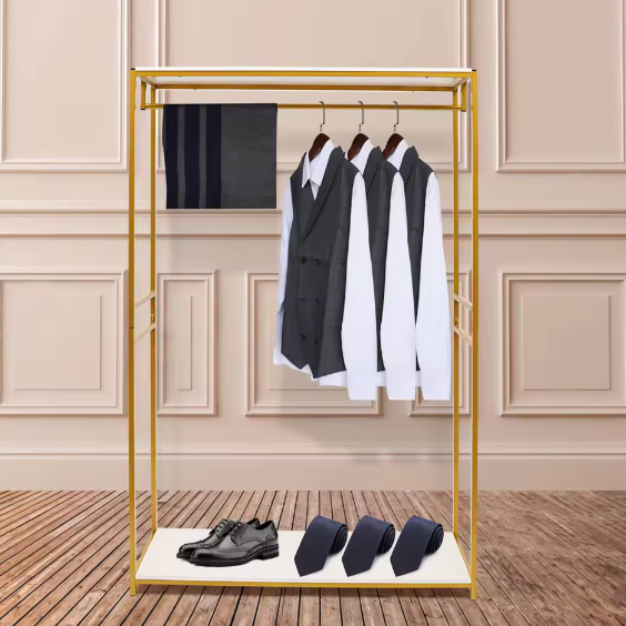 Vrijstaand Goudkleurig Kledingrek met Houten Plank – Stijlvol en Stabiel Opbergrek voor Hal of Boetiek
