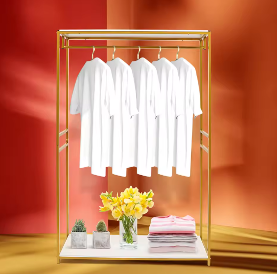 Vrijstaand Goudkleurig Kledingrek met Houten Plank – Stijlvol en Stabiel Opbergrek voor Hal of Boetiek