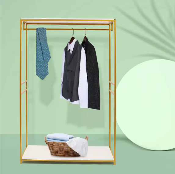 Vrijstaand Goudkleurig Kledingrek met Houten Plank – Stijlvol en Stabiel Opbergrek voor Hal of Boetiek