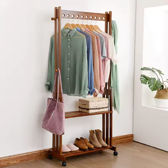 Vintage Bamboe Kledingstandaard met Planken en Wielen – Vrijstaand Rek voor Hal en Slaapkamer