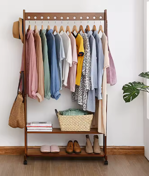 Vintage Bamboe Kledingstandaard met Planken en Wielen – Vrijstaand Rek voor Hal en Slaapkamer