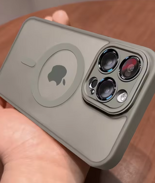 Magnetische Telefoonhoes met Lensbescherming – Matte Transparante Case met Schokabsorptie en Draadloos Opladen