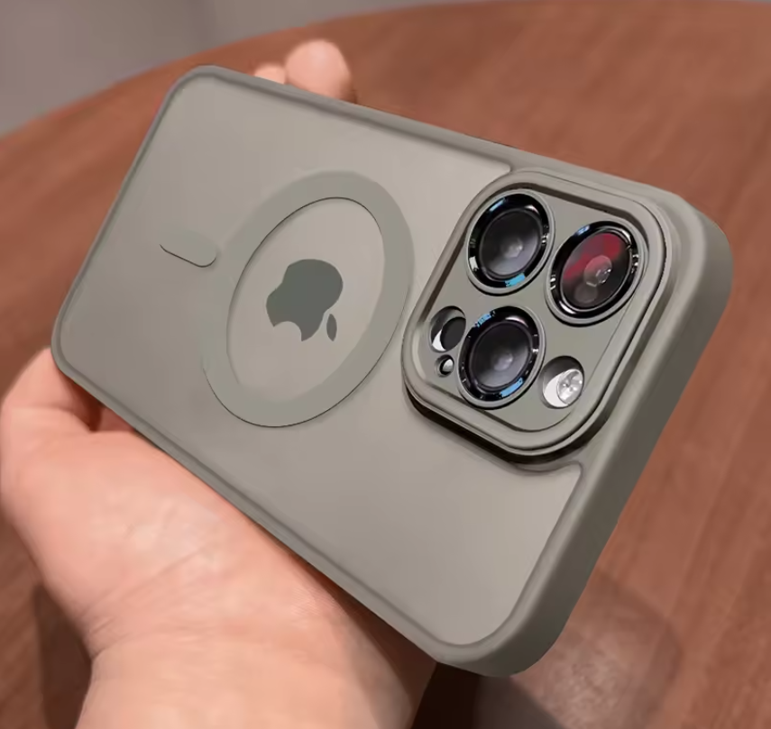 Magnetische Telefoonhoes met Lensbescherming – Matte Transparante Case met Schokabsorptie en Draadloos Opladen