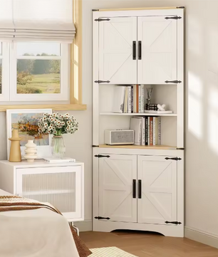 Hoge Hoekkast met Schuifdeur en Verstelbare Planken – Boerderij Opbergkast voor Badkamer en Woonkamer