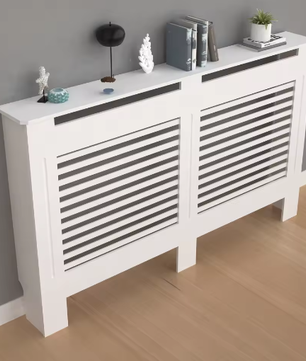 Hoge Houten Radiatorafdekking met Horizontale Latten – Moderne Witte Ombouw