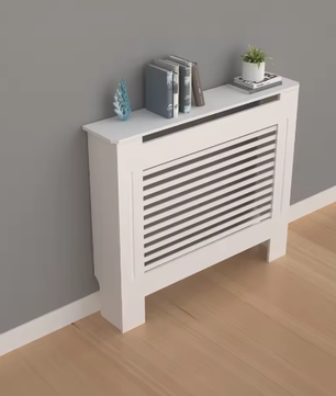 Hoge Houten Radiatorafdekking met Horizontale Latten – Moderne Witte Ombouw
