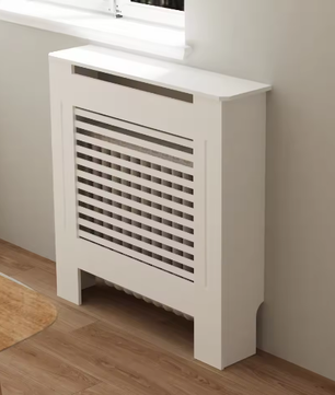 Hoge Houten Radiatorafdekking met Horizontale Latten – Moderne Witte Ombouw