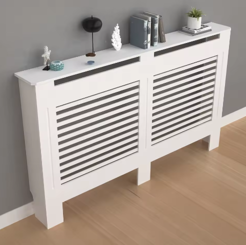 Moderne Houten Radiatorafdekking met Horizontale Latten en Plank