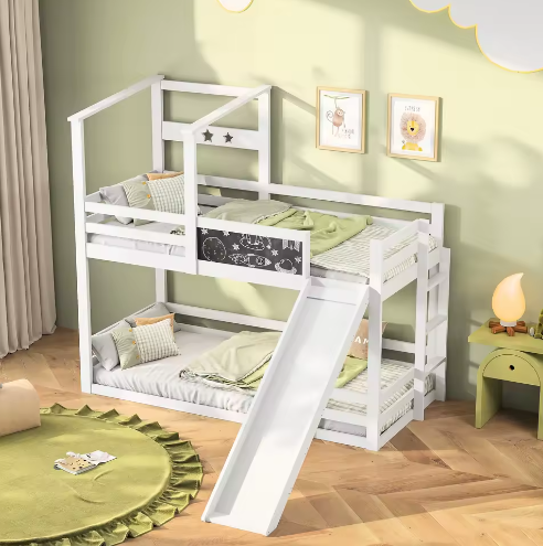 Kinderstapelbed met Glijbaan, Ladder en Schoolbord – Massief Hout, Veilig en Speels Ontwerp