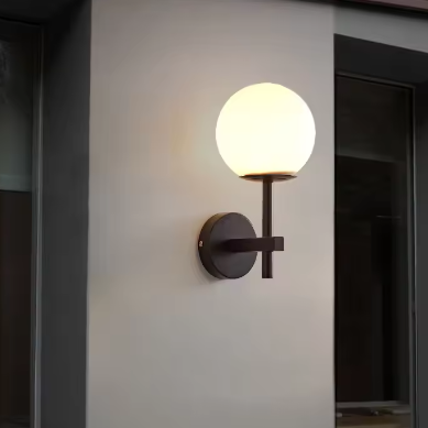 Nordic Moderne LED Wandlamp met Glazen Bol – Scandinavisch Design