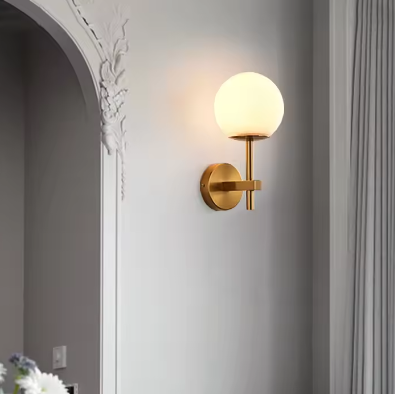 Nordic Moderne LED Wandlamp met Glazen Bol – Scandinavisch Design