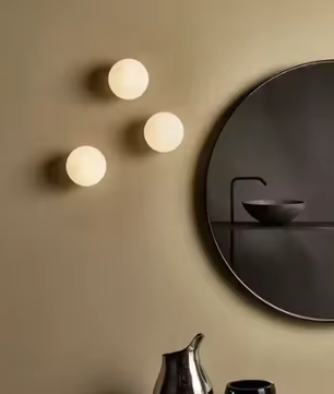 Moderne wandlamp met glazen bol – Decoratieve binnenverlichting voor badkamer, spiegel, woonkamer en slaapkamer