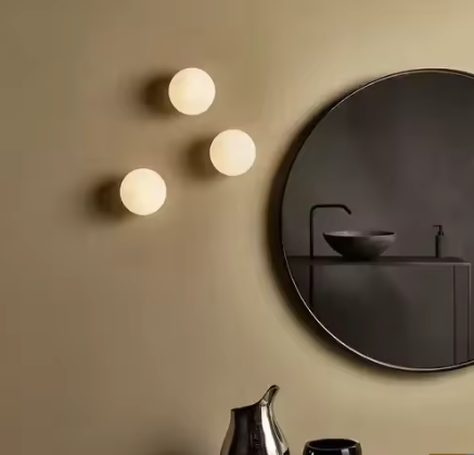 Moderne wandlamp met glazen bol – Decoratieve binnenverlichting voor badkamer, spiegel, woonkamer en slaapkamer