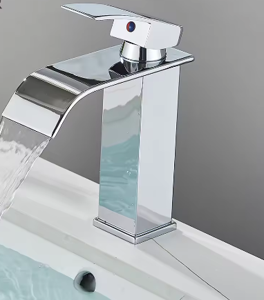 Geborsteld Gouden Wastafelkraan – Elegante Waterval Badkamerkraan met Enkele Hendel