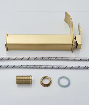 Geborsteld Gouden Wastafelkraan – Elegante Waterval Badkamerkraan met Enkele Hendel