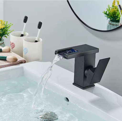 LED Badkamer Wastafelkraan Messing – Waterval Mengkraan Warm en Koud met Enkele Hendel
